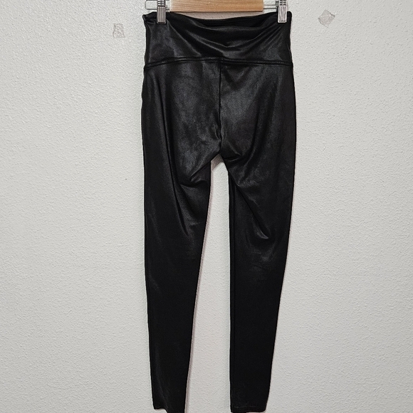 Spanx faux leather like leggings size medium - Picture 7 of 16